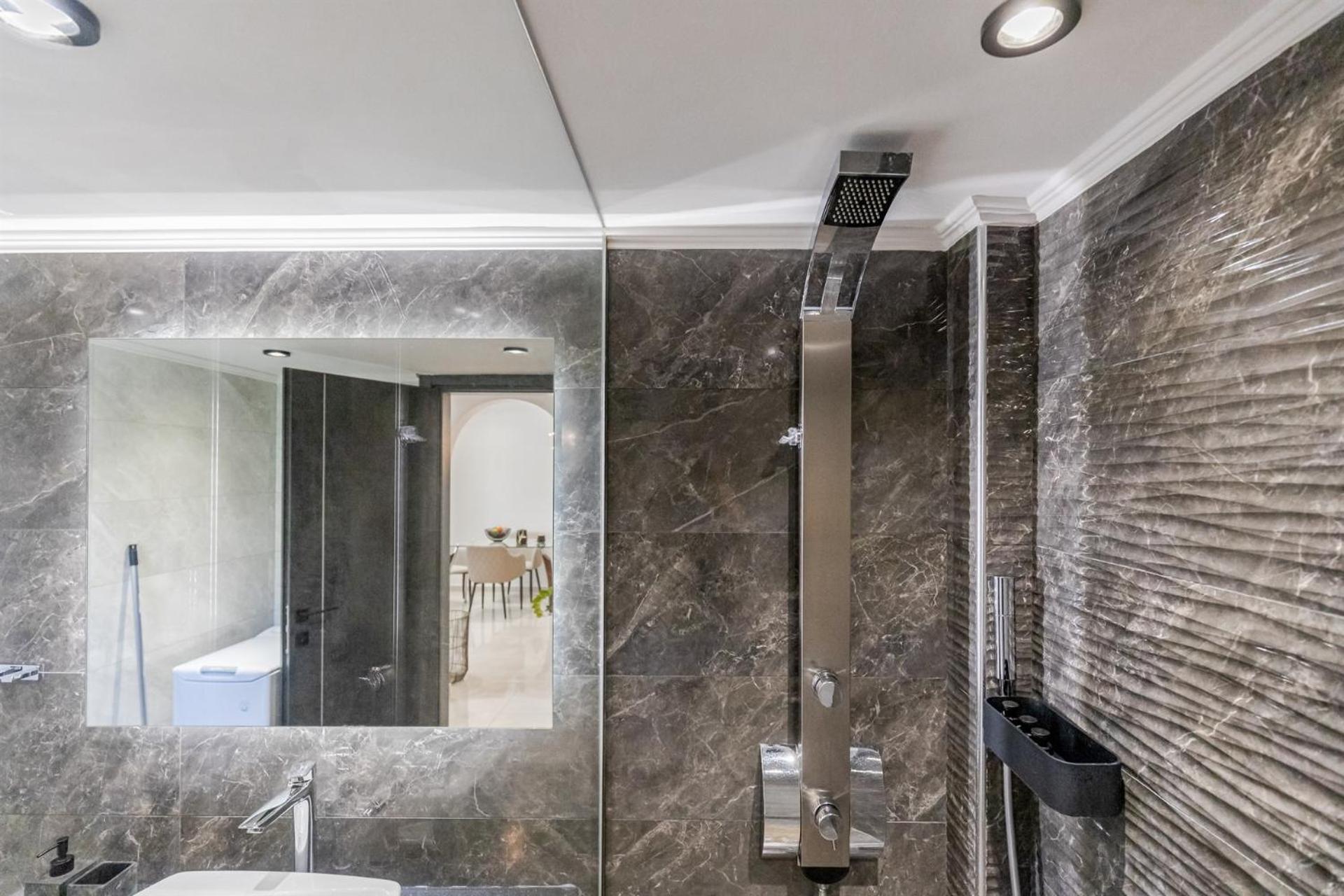 Vivian'S Luxury Suite 모넴바시아 외부 사진